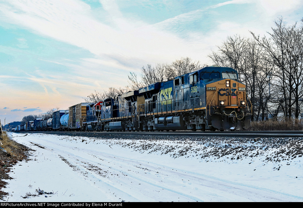 CSX 5292 on M-403